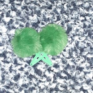 A pair of puff clips